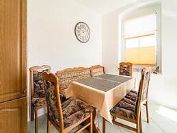 Apartment In Petersberg With Garden