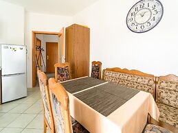 Apartment In Petersberg With Garden