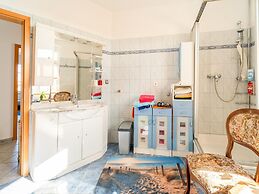 Apartment In Petersberg With Garden
