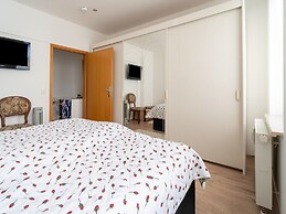 Apartment In Petersberg With Garden