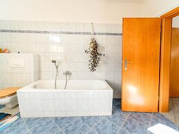 Apartment In Petersberg With Garden