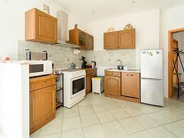Apartment In Petersberg With Garden