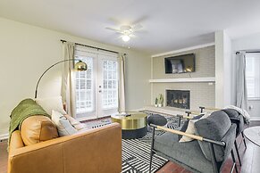 Pet-friendly Townhome in Raleigh w/ Deck!