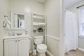 Pet-friendly Townhome in Raleigh w/ Deck!