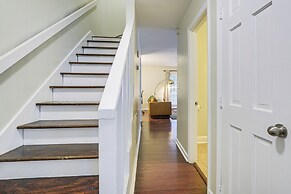 Pet-friendly Townhome in Raleigh w/ Deck!