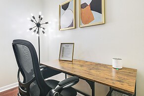 Pet-friendly Townhome in Raleigh w/ Deck!