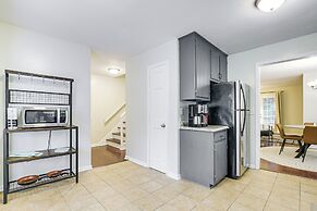 Pet-friendly Townhome in Raleigh w/ Deck!