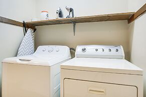 Pet-friendly Townhome in Raleigh w/ Deck!