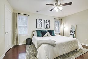 Pet-friendly Townhome in Raleigh w/ Deck!