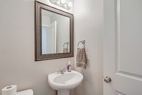 8 Mi to Loveland Aquarium: Mtn Home in Herriman!