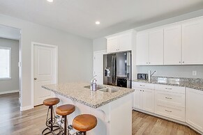 8 Mi to Loveland Aquarium: Mtn Home in Herriman!