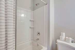 8 Mi to Loveland Aquarium: Mtn Home in Herriman!