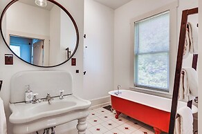4 Mi to Downtown Flagstaff: Getaway w/ Views
