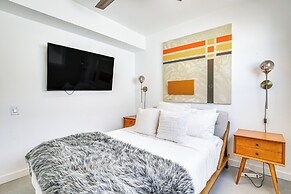 ~ 4 Mi to Dtwn: Dog-friendly Palm Springs Oasis!