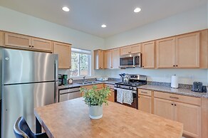 2 Mi to Dtwn Flagstaff: Home w/ Balcony!