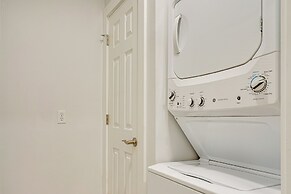 < 1 Mi to Seabrook Island Beach: Sunny Retreat!