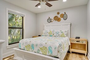 < 1 Mi to Seabrook Island Beach: Sunny Retreat!