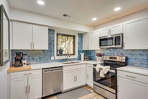 < 1 Mi to Seabrook Island Beach: Sunny Retreat!