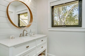 < 1 Mi to Seabrook Island Beach: Sunny Retreat!