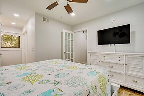 < 1 Mi to Seabrook Island Beach: Sunny Retreat!