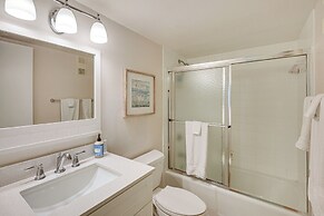 Beachfront Condo w/ Pool Access in Ponce Inlet