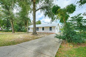 1 Mi to Paddock Mall & Downtown: Ocala Abode!