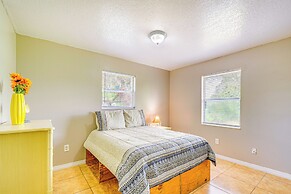 1 Mi to Paddock Mall & Downtown: Ocala Abode!