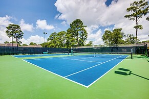 Lake Conroe Condo w/ Pool Access + Balcony!