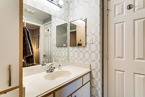 Lake Conroe Condo w/ Pool Access + Balcony!