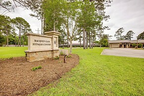 Lake Conroe Condo w/ Pool Access + Balcony!