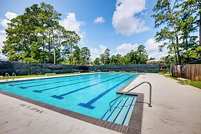 Lake Conroe Condo w/ Pool Access + Balcony!