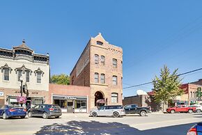 Yankton Apt: 1 Mi to Mount Marty University!