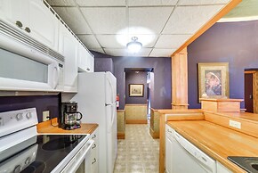 Yankton Apt: 1 Mi to Mount Marty University!