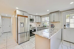 7 Mi to Forest Park: Springfield Home w/ Yard