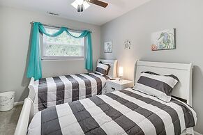 1 Mi to Beach: Home w/ Patio & Grill in Hampton!