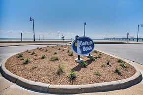 1 Mi to Beach: Home w/ Patio & Grill in Hampton!