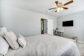 1 Mi to Beach: Home w/ Patio & Grill in Hampton!