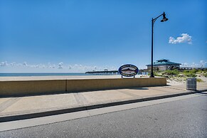 1 Mi to Beach: Home w/ Patio & Grill in Hampton!
