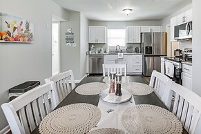 1 Mi to Beach: Home w/ Patio & Grill in Hampton!