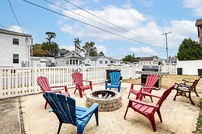2 Blocks to Beach: Apt w/ Grill in Ocean Gate!