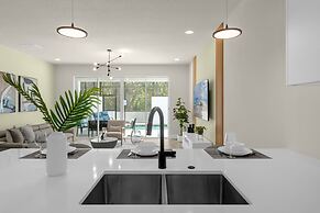 Upstay - Townhouse With Private Pool and Foosball