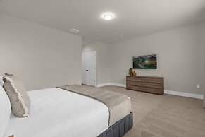 Upstay - Townhouse With Private Pool and Foosball