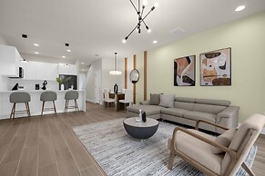 Upstay - Townhouse With Private Pool and Foosball