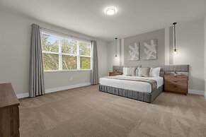 Upstay - Townhouse With Private Pool and Foosball