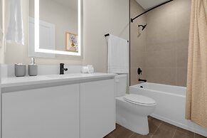 Upstay - Townhouse With Private Pool and Foosball