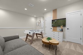 Upstay - Townhouse With Private Pool and Foosball