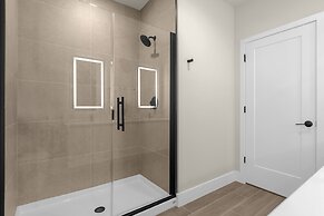 Upstay - Townhouse With Private Pool and Foosball