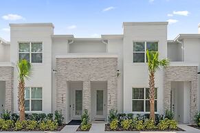 Upstay - Townhouse With Private Pool and Foosball