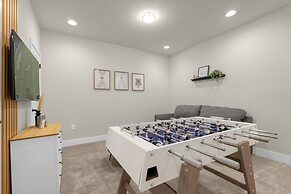 Upstay - Townhouse With Private Pool and Foosball