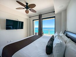 Beach Bliss Retreat 2BR Beachfront Condo